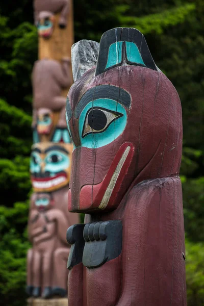 Wolf Sentry Pole på Saxman Village — Stockfoto