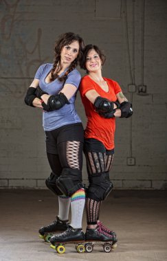Kendine güvenen Roller Derby patenciler