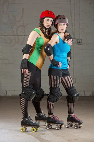 Ciddi Roller Derby arkadaşları