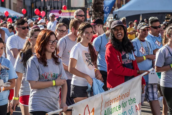 Nadšený dav na Aidswalk — Stock fotografie