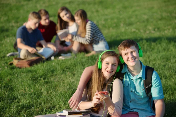 Cute Teens with Earphones — Stock Photo, Image