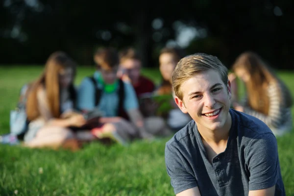 Riendo adolescente masculino —  Fotos de Stock