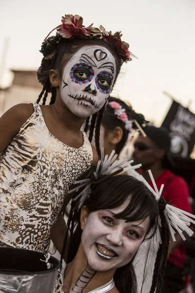 Woman and Child in Dia De Los Muertos — Stock Photo, Image