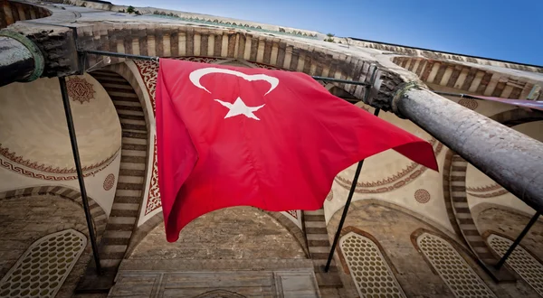 Turkse vlag op blauwe moskee — Stockfoto