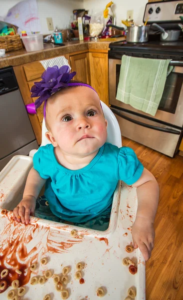 Curioso cercando bambino — Foto Stock