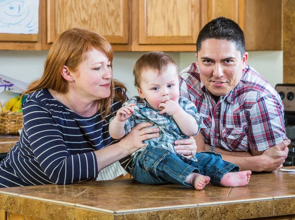 Family in Kitchen — Stock Photo, Image