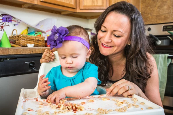 Bebe Mange Images Libres De Droit Photos De Bebe Mange Depositphotos