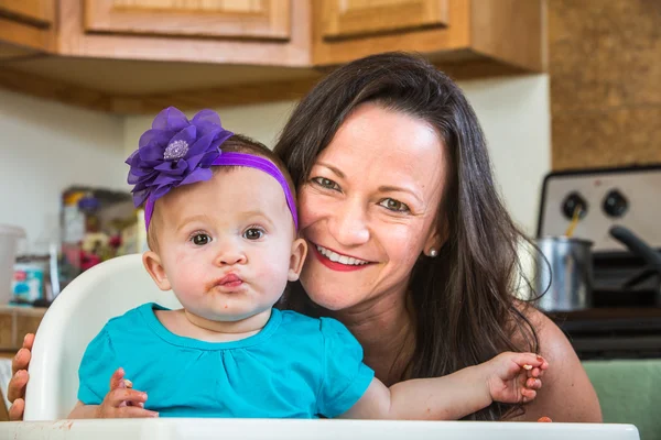 Mother Smiles With Baby — Stock Photo, Image