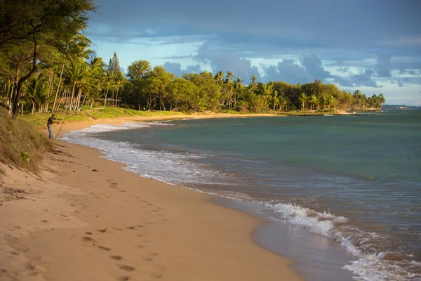 Spiaggia Kihei con Pescatore Distante — Foto Stock