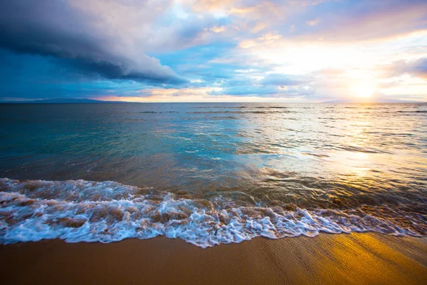 Sunrise on Beach on Maui — Stock Photo, Image