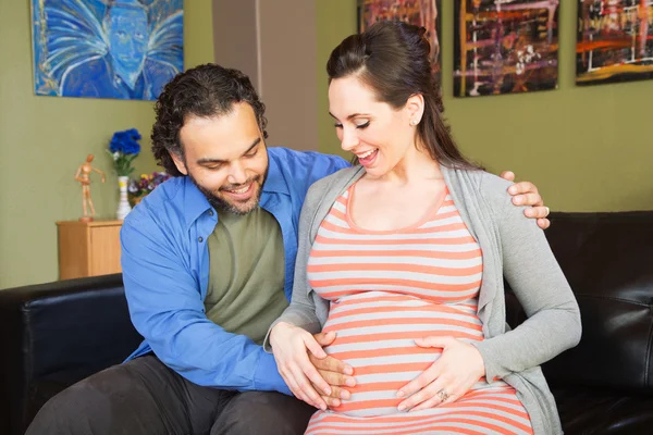 Emocionados padres para ser — Foto de Stock