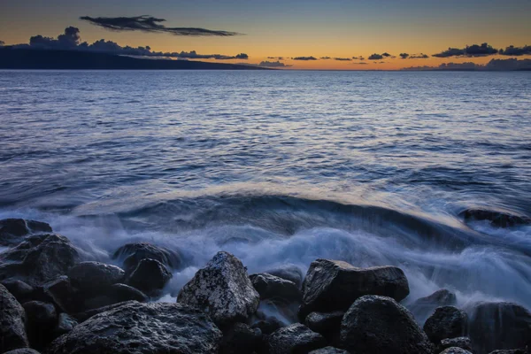 Crashing Waves on Beach — Stock Photo, Image