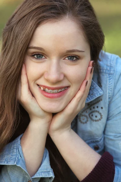 Girl with Hands on Cheeks — Stock Photo, Image