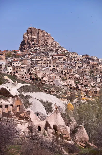 Házak a hegyoldalban Cappadocia, Törökország — Stock Fotó