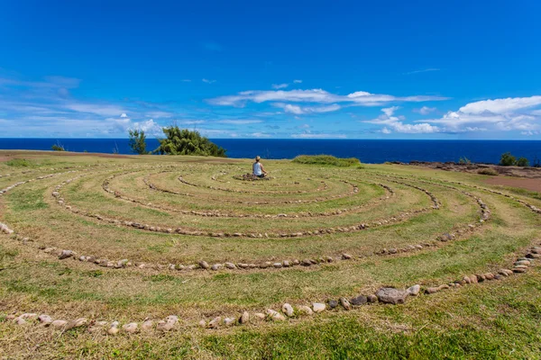 Person Sitting in Maui Labyrinth — Stock Photo, Image