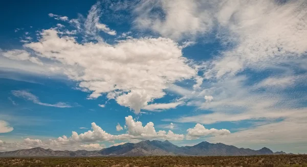 Beautiful Mountains in Desert — Stock Photo, Image