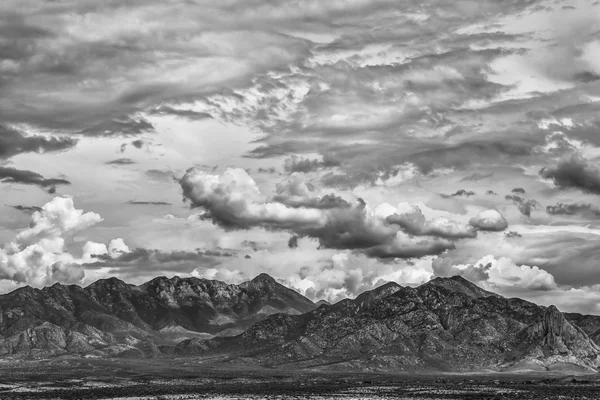 Summer Monsoon and Mountain — Stock Photo, Image