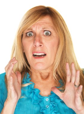 Endişeli sarışın kadın