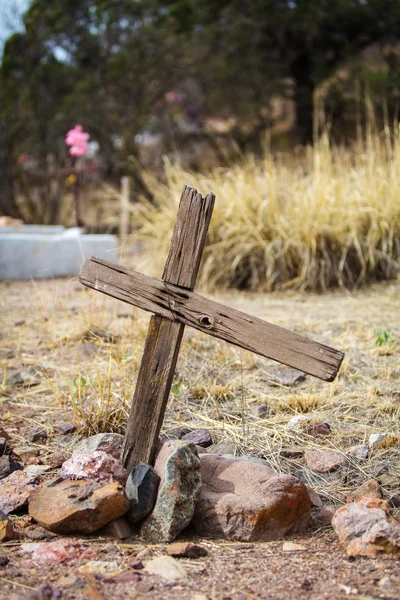 Crucifix en bois inégal — Photo