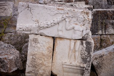 Antakya hatlarıma ile oyulmuş taşlar