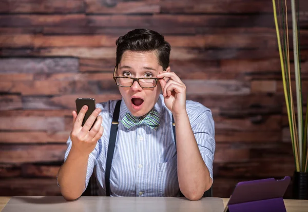 Surprised Woman Looking at Phone — Stock Photo, Image