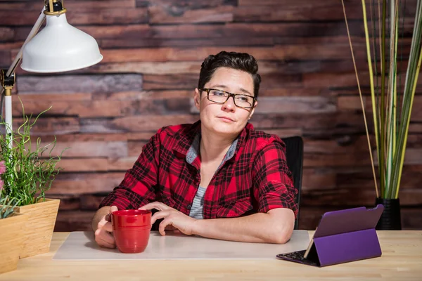 Bored Lady in Red Looking at Tablet — Stock Photo, Image