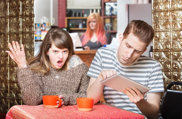 Insulted Woman Next to Man on Tablet — Stock Photo, Image