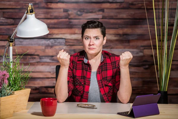 Outraged Woman with Clenched Fists — Stock Photo, Image
