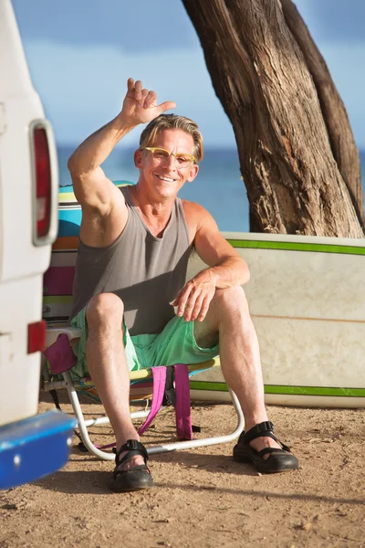 Athletic Male Surfer Relaxing — Stock Photo, Image