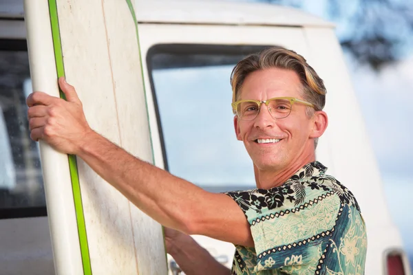 Surfboard ile neşeli Yetişkin — Stok fotoğraf