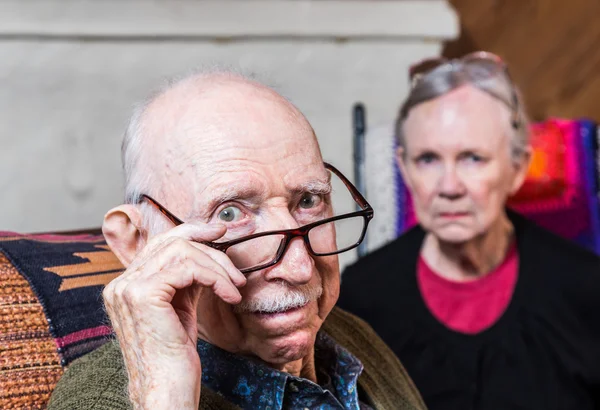 Concerned elderly couple — Stock Photo, Image