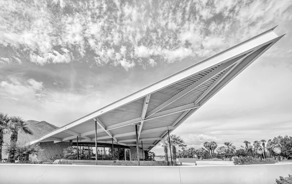 Historic Modernistic Design Tramway Gas Station in Palm Springs — Stock Photo, Image