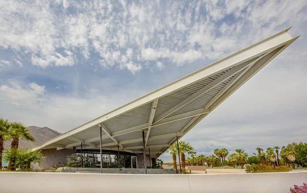 Storico Modernistic Design stazione di servizio tram a Palm Springs — Foto Stock