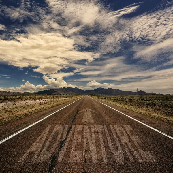 Strada con la parola avventura — Foto Stock