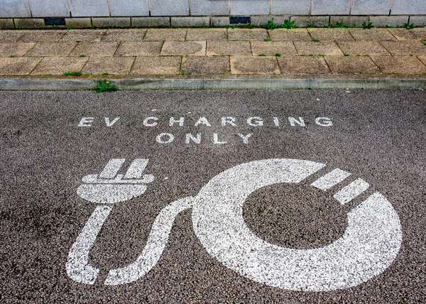 Parking for electric vehicles in city