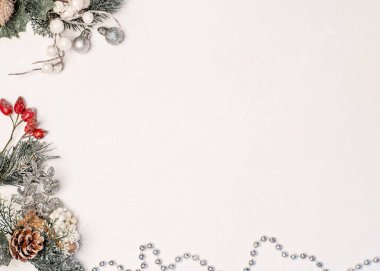 Kar taneleri ve dekorasyonlu Noel arkaplanı