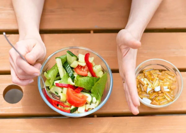 Persona Que Empuja Lejos Tazón Vitaminas Elegir Comer Ensalada Como —  Fotos de Stock