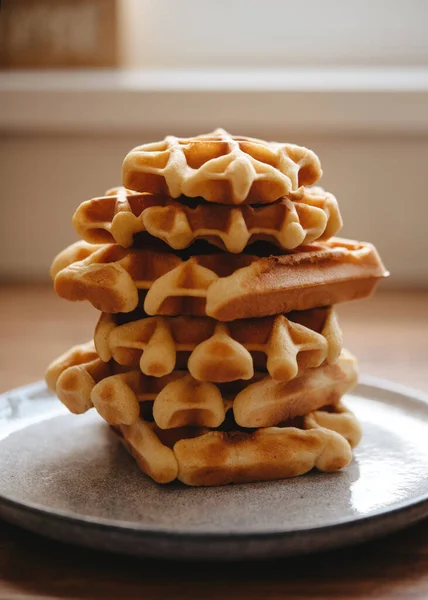 Några Belgiska Våfflor Tallrik Ett Kafé — Stockfoto