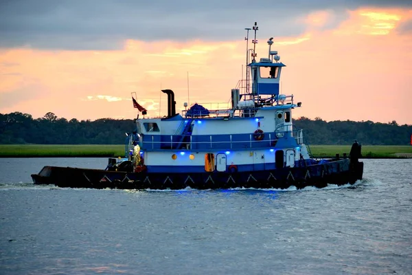 Tugboat Rejs Wzdłuż Rzeki Zachodzie Słońca Augustine Floryda — Zdjęcie stockowe