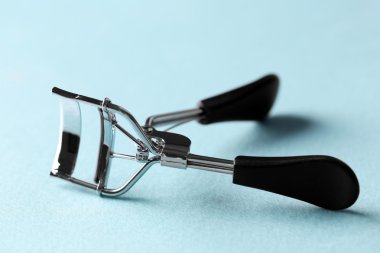 Kirpik kıvırıcı siyah kulplu 