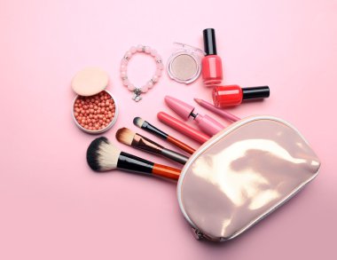 Dekoratif kozmetik kümesi