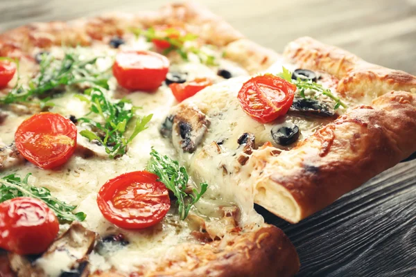 Pedaço de pizza caseira — Fotografia de Stock