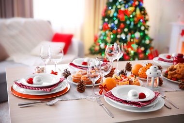 Noel yemeği için ayarla çanak