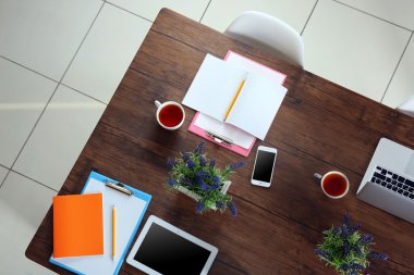 işyeri üst görünümü.