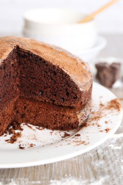 Ev yapımı çikolatalı pasta