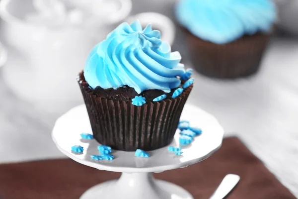 Bolo de chocolate com creme — Fotografia de Stock