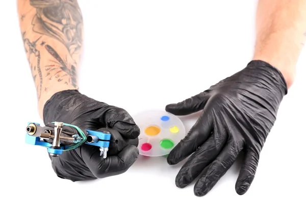 Mani tatuatrici in guanti neri — Foto Stock