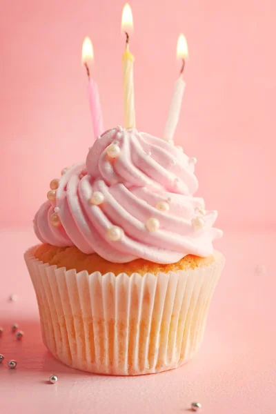 Schmackhafte Cupcake dekoriert — Stockfoto