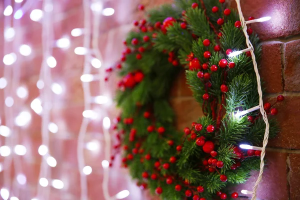 Christmas Krans och lampor — Stockfoto