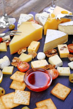 lezzetli peynir tatma için